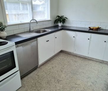 Great 3 Bedroom house in PILLANS POINT LOCATION - Photo 2
