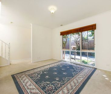 Spacious townhouse on a small block of 5! - Photo 6