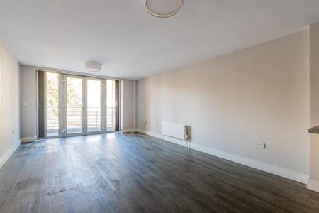 2 bedroom flat to rent - Photo 2