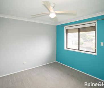 Family-friendly 4 Bedroom Home // Pool maintenace included - Photo 1