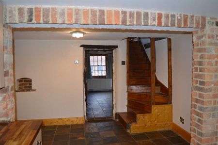 3 bedroom end of terrace house to rent - Photo 2