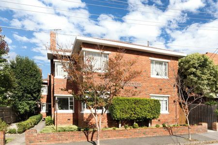 Art Deco Elegance in a Lifestyle Setting - Photo 3