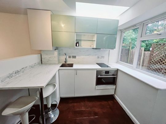 Studio to rent - Photo 1