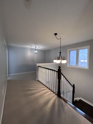 For Lease - 438 Kwapis Boulevard, Newmarket, Ontario - Photo 1
