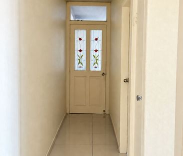 2 bedroom unit with lock up garage - Photo 1