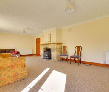 4 bedroom detached bungalow to rent - Photo 3