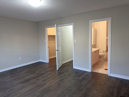 For Lease - 23 Heritage Hollow Estate Street, Richmond Hill, Ontario - Photo 2