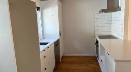 Modern Living in Birkdale with Sunny Views! - Photo 3