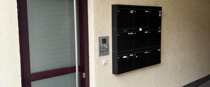 Frisch sanierte 2-ZKB mit zwei Balkonen und Stellplatz - Foto 1