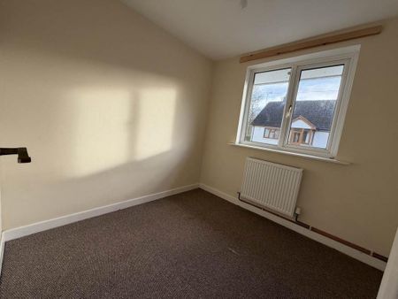 4 bedroom semi-detached house to rent - Photo 4