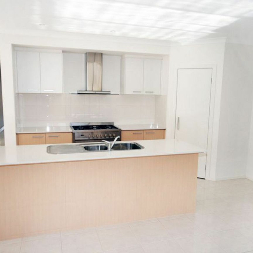 Gorgeous Modern House in Saltwater Coast! - Photo 1