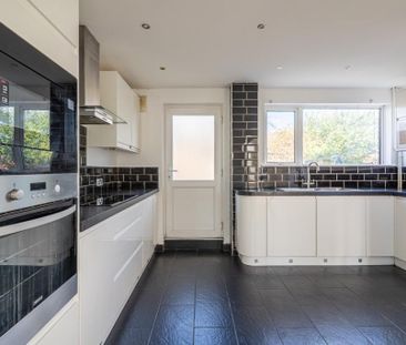 3 bedroom terraced house to rent - Photo 6