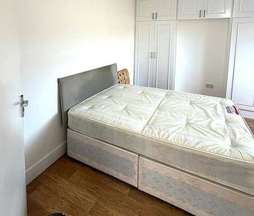 Flat to rent on - Photo 1
