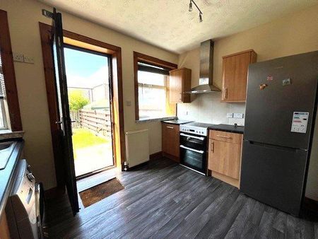3 bedroom semi-detached house to rent - Photo 4