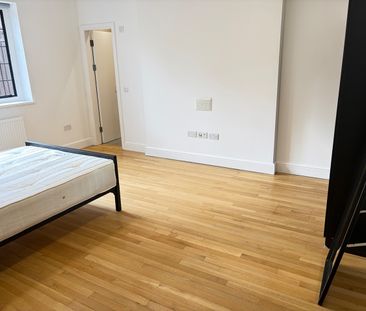 Room in a Shared House, Very Near The Common Green Area, W5 - Photo 1