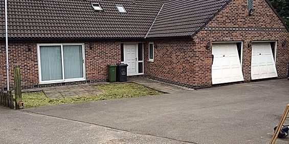 Rooms to rent in a X4 bedroom house, Ashton Under Lyme, SK15 1DU, £455.00 per person per room - Photo 3