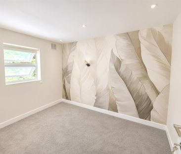 Buffers Lane, Leatherhead KT22, London - Photo 5