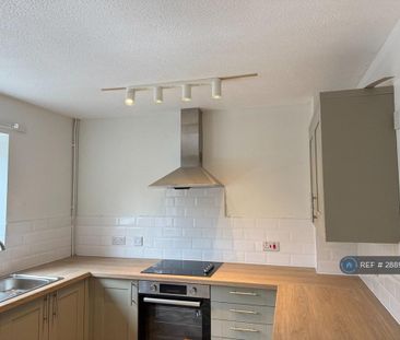 2 bedroom semi-detached house to rent - Photo 6