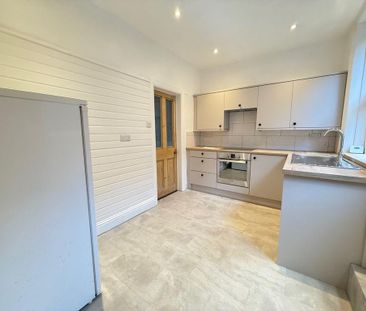 2 bedroom semi-detached house to rent - Photo 4