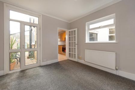 3 bedroom terraced house to rent - Photo 2