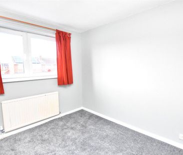 3 bedroom end of terrace house to rent - Photo 2