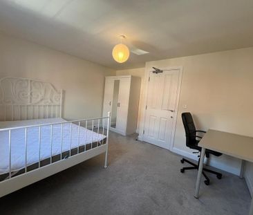 4 bedroom semi-detached house to rent - Photo 4