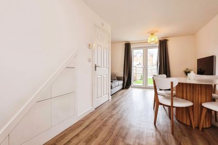 3 bedroom terraced house to rent - Photo 3