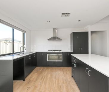 Spacious Family Home - Photo 6