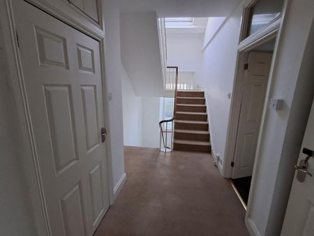 2 bedroom maisonette to rent - Photo 2