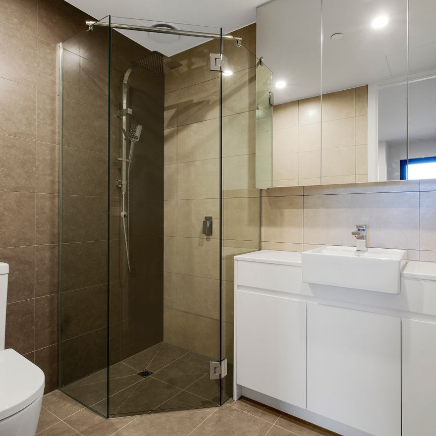 Stunning Two Bedroom Apartment! - Photo 1