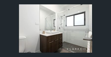 MODERN 3 BEDROOM DUPLEX IN IDEAL LOCATION! - Photo 3