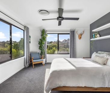 Stylish, Spacious & Completely Renovated – Varsity Lakes Living at ... - Photo 3