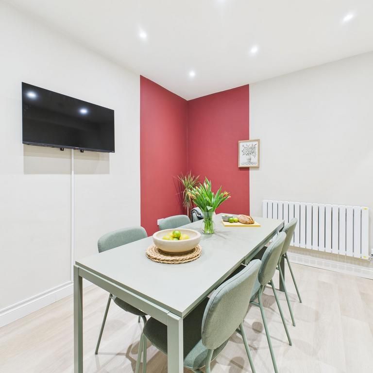 1 bedroom in a house share to rent - Photo 1