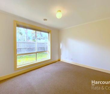 8 Greensted Grove, Roxburgh Park, Vic 3064 - Photo 3