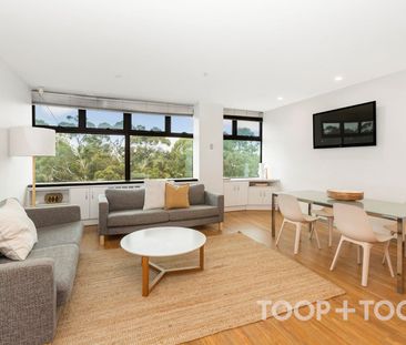 Stylish Fully Furnished Apartment with Park Views - Photo 2