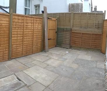 3 bedroom ground floor flat to rent - Photo 3