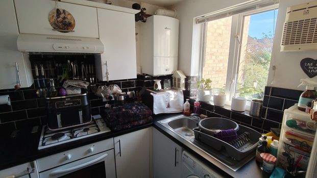 Two Bedroom House with Garden and Off-Road Parking for Two Cars, Gosport - Photo 1