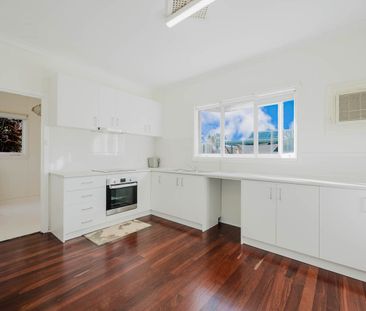 Golf Course Charm – Updated Home with Local Perks - Photo 3