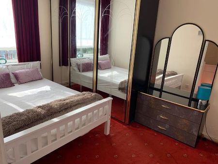 4 bedroom maisonette for rent - Photo 2