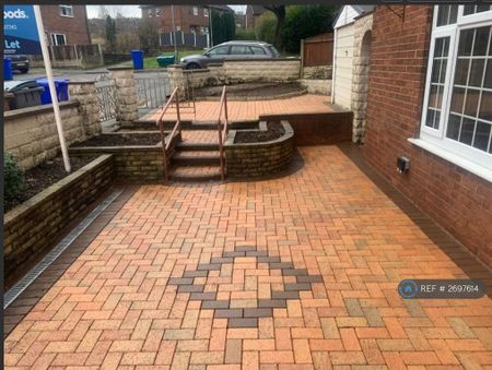 3 bedroom end of terrace house to rent - Photo 2