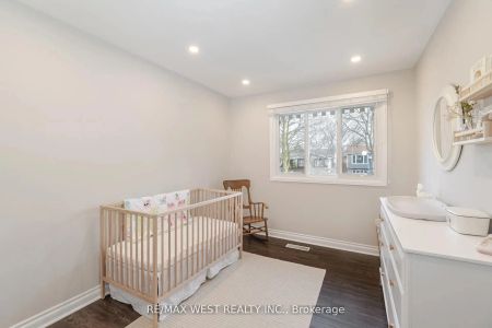 75 Wright Crescent #Upper - Photo 3