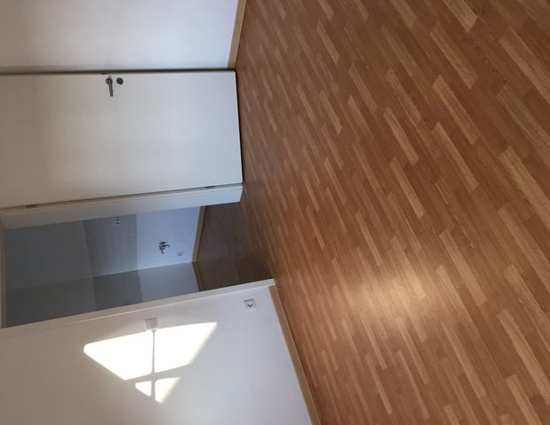 Ronneburg, Charmante Dachgeschosswohnung: Zentral und komfortabel (ME9) - Photo 1