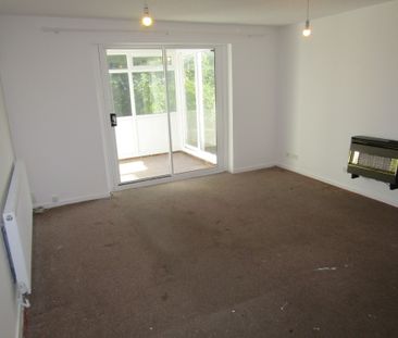 3 bed House - To Let - Photo 2