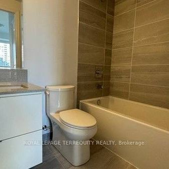 Hurontario & Elm dr Modern 2Bdrm Open Balcony Beautiful Kitchen - Photo 4