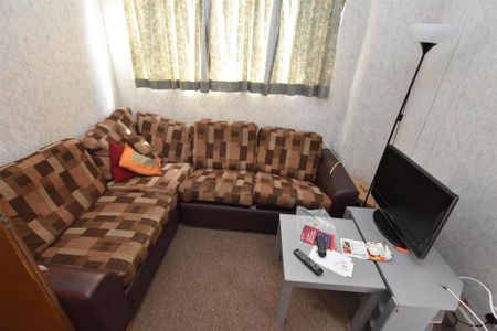 6 bedroom house to rent - Photo 2