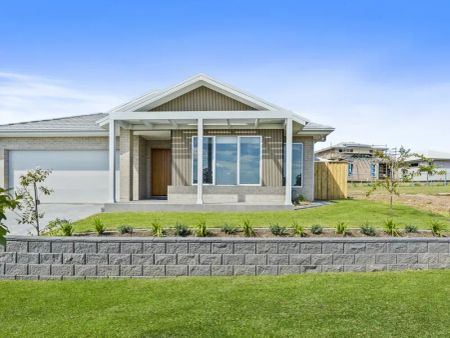 Luxurious Family Living in Wilton! - Photo 2