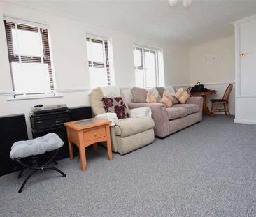 Aylewyn Green, Kemsley, Sittingbourne, ME10 - Photo 1