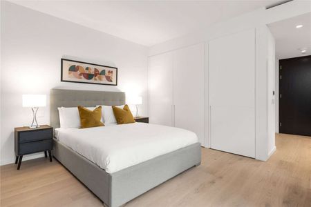 Fifth floor studio apartment in Fenwick House, part of the highly desirable Barts Square. - Photo 5