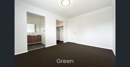 Two Brand New and Stylish Four-Bedroom Duplexes in a Prime Melrose Park Location! - Photo 5