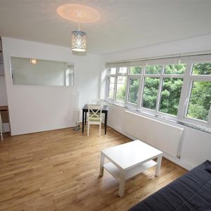 Studio to rent - Photo 2